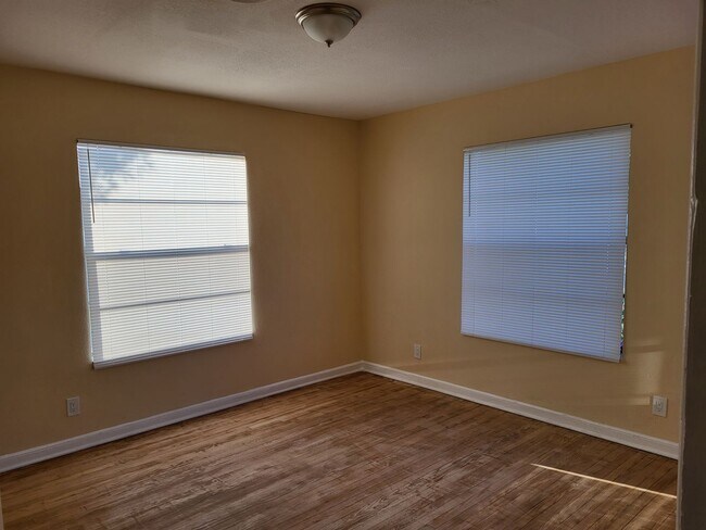 Foto del edificio - 401 SW 10th St