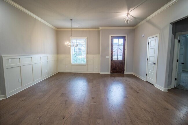 Building Photo - 3003 SW Hazelnut Ave