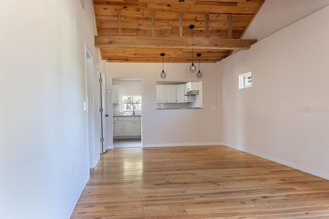 Building Photo - 210 Winslow Ave