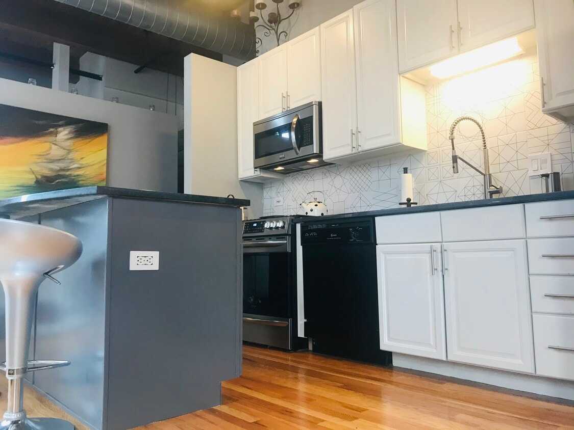 Kitchen - 1500 W Monroe St