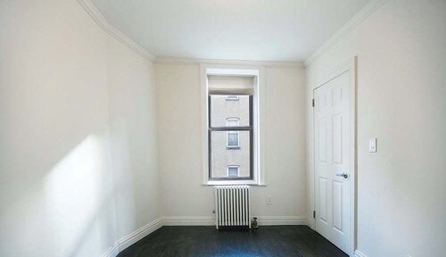 Building Photo - 320 E 11th St