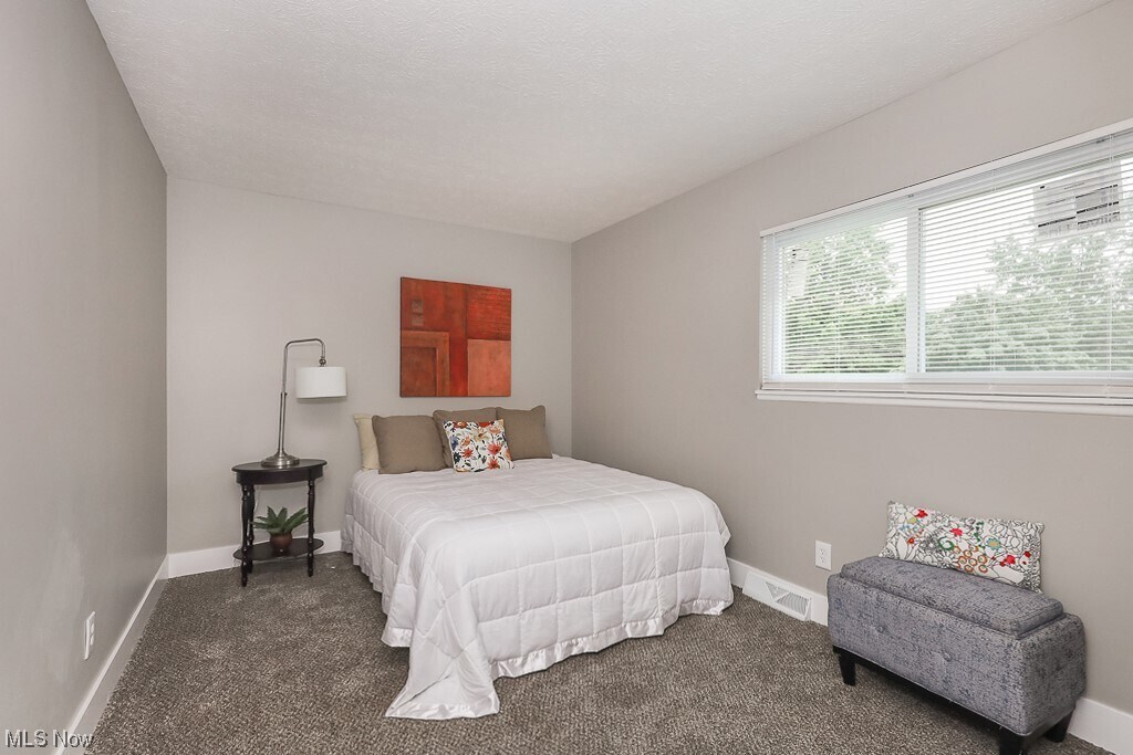 Foto del edificio - 7344 Hough Ave