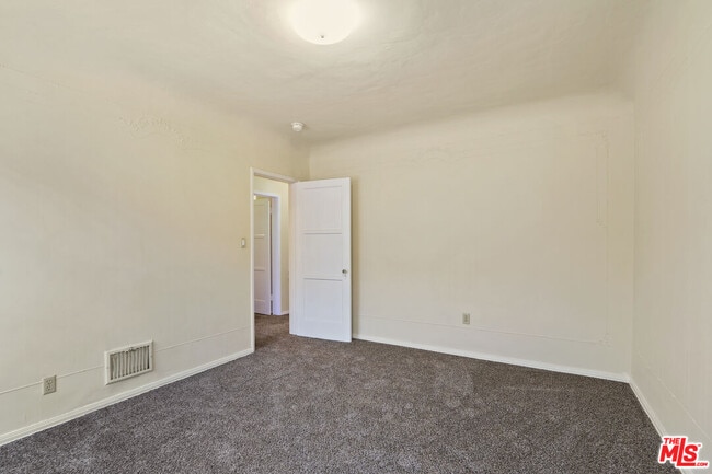 Building Photo - 3301 Stocker St W