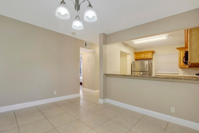 Foto del edificio - 1524 Lake Crystal Dr