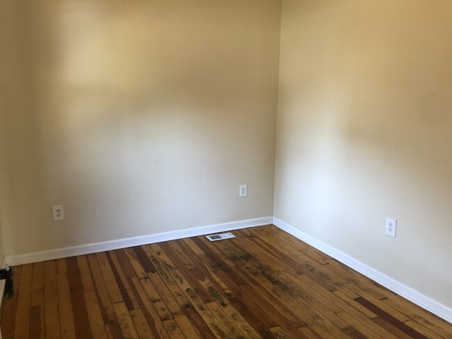 Building Photo - 507 N Mill St