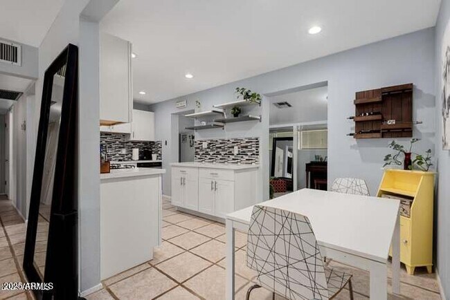 Foto del edificio - 8216 N 9th St