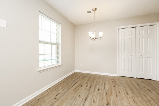 Building Photo - 722 Lou Gehrig Cir
