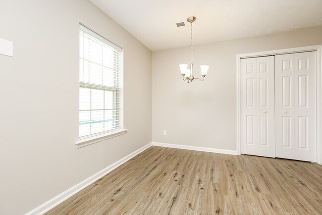 Foto del edificio - 722 Lou Gehrig Cir