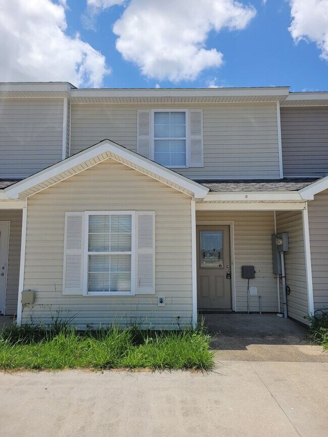 Building Photo - 1506 Southport Blvd
