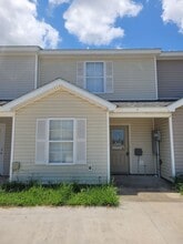 Building Photo - 1506 Southport Blvd