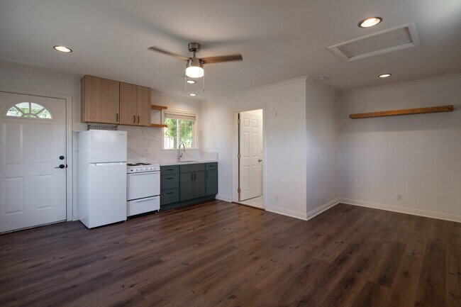 Foto del edificio - 5509 Willowcrest Ave