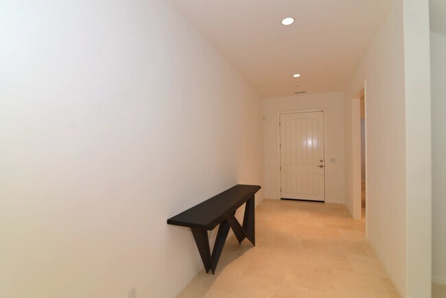 Building Photo - 121 Doverwood