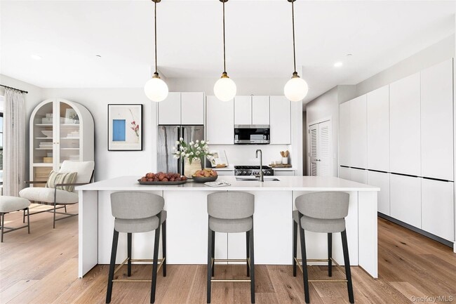 Foto del edificio - 695 Merrick Ave