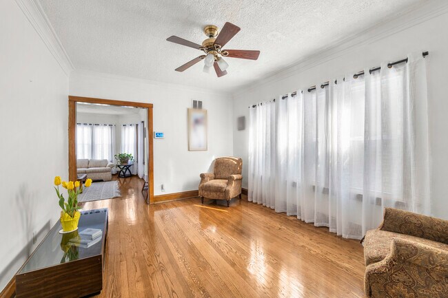 Foto del edificio - 5229 W Potomac Ave