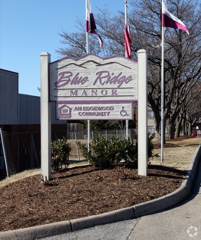 Entrada - Blue Ridge Manor Apartments