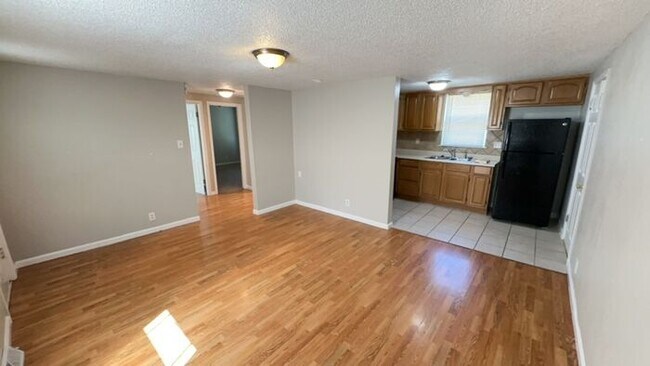 Foto del edificio - Adorable 2 Bedroom, 1 Bathroom in Independ...