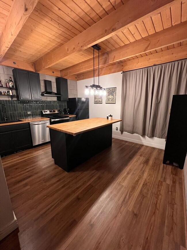Foto del edificio - Modern Downtown Loft – Walkable, Stylish, ...