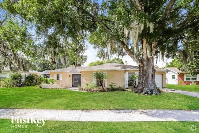 Building Photo - 1005 Greenbriar Dr