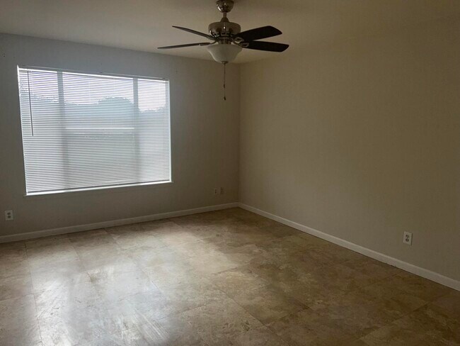 Foto del edificio - 1760 Palm Cove Blvd