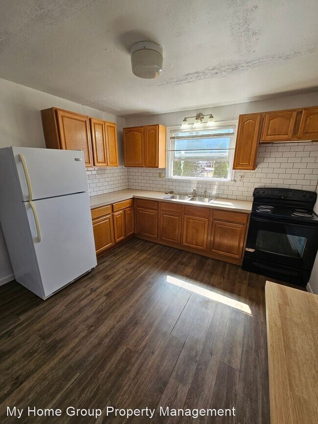 Building Photo - 2 br, 1 bath House - 249 Howard St N