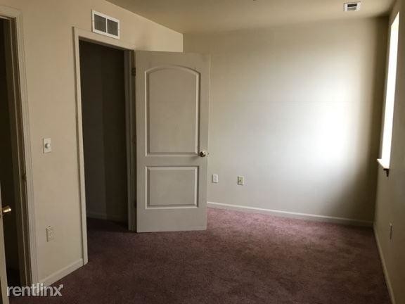 Building Photo - 3 bedroom in Detroit MI 48213
