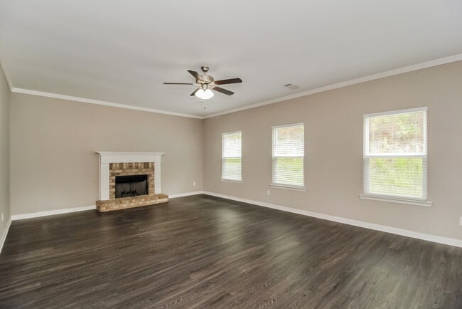 Building Photo - 386 Fieldcrest Dr