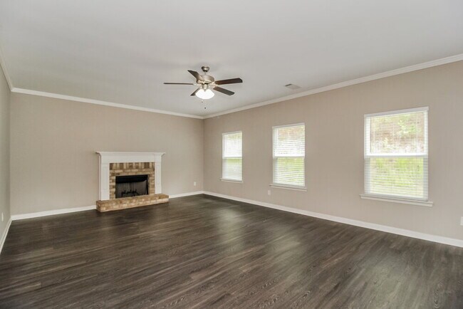 Foto del edificio - 386 Fieldcrest Dr