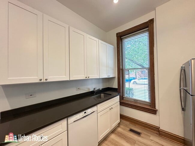 Foto del edificio - 3559 N Ashland Ave