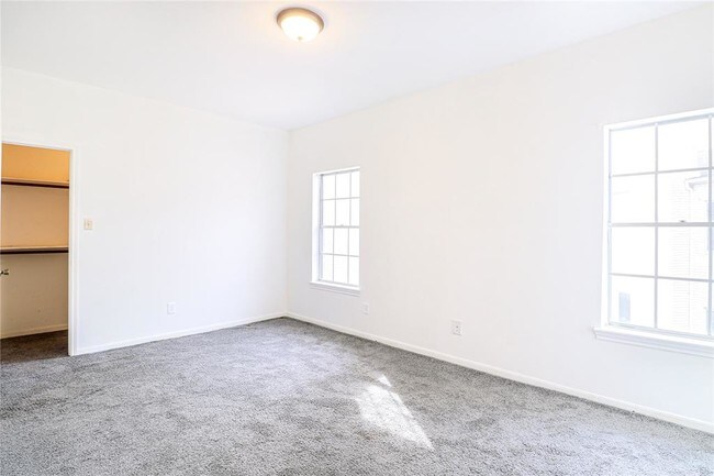 Building Photo - 7258 Regency Square Blvd