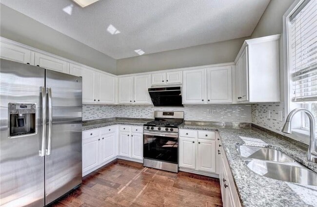 Building Photo - 300 Treyford Ct