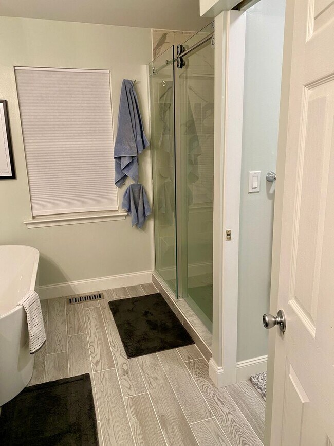 Building Photo - Welcome to 209 E Flagstone Dr in Gray Acres!