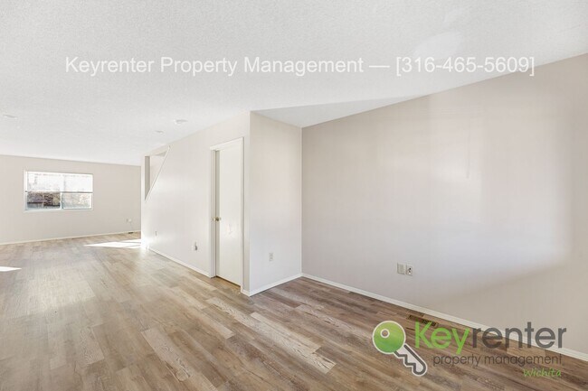 Foto del edificio - Beautiful 3 Bed 2.5 Bath townhome with easy commute anywhere in town!