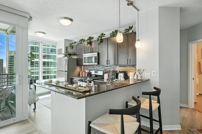 Foto del edificio - 313 E Grand Ave