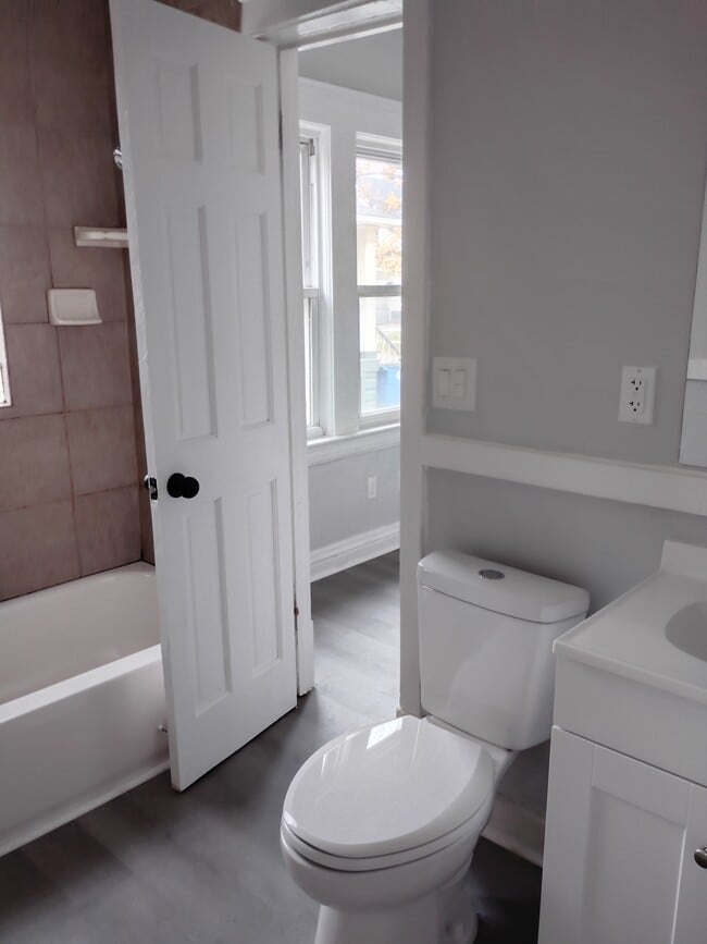 Foto del edificio - 2215 Hood Ave