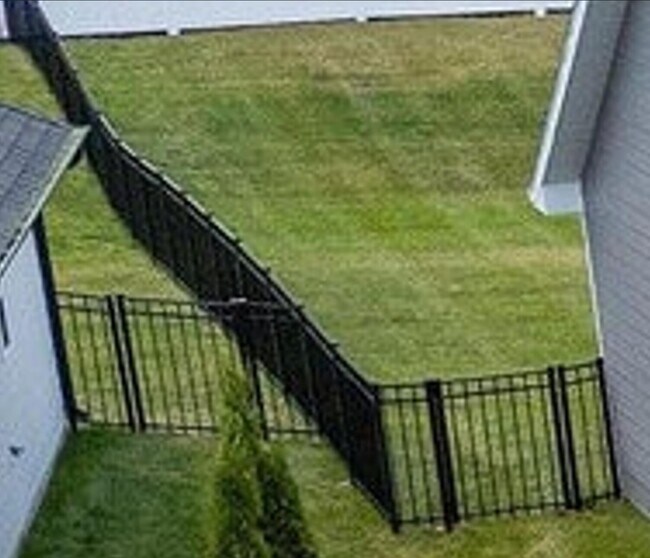 Foto del edificio - 2713 Misty Flower Dr