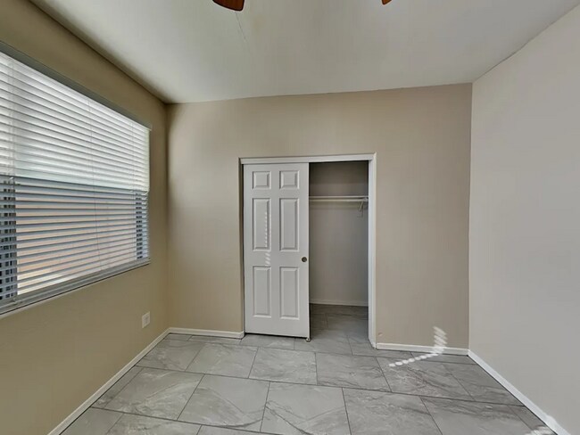 Foto del edificio - 8786 W Augusta Ave