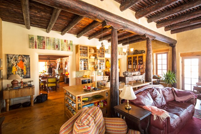 Foto del edificio - 519 La Lomita Rd