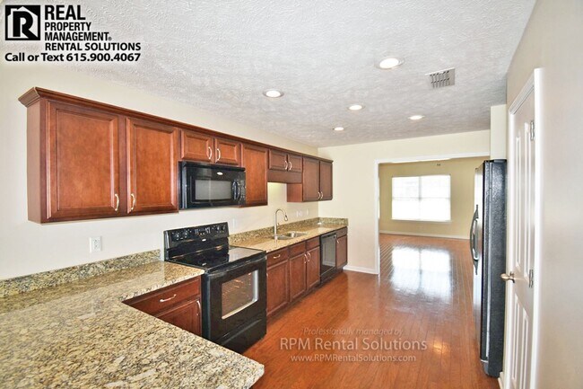 Building Photo - Wonderful 2BR/2.5BA+loft, end unit Mboro t...