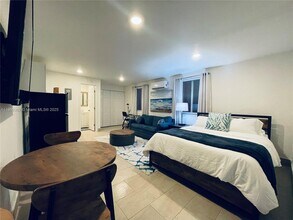 Building Photo - 343 Menores Ave