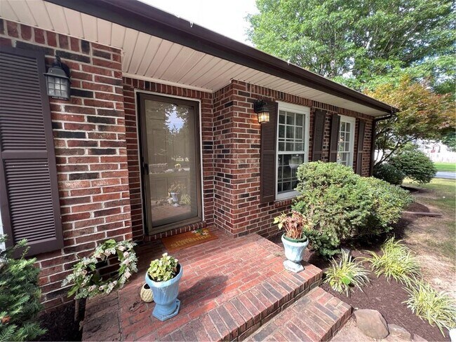 Building Photo - 1370 E Wimbledon Pl