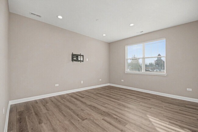 Building Photo - 253 Masters Dr