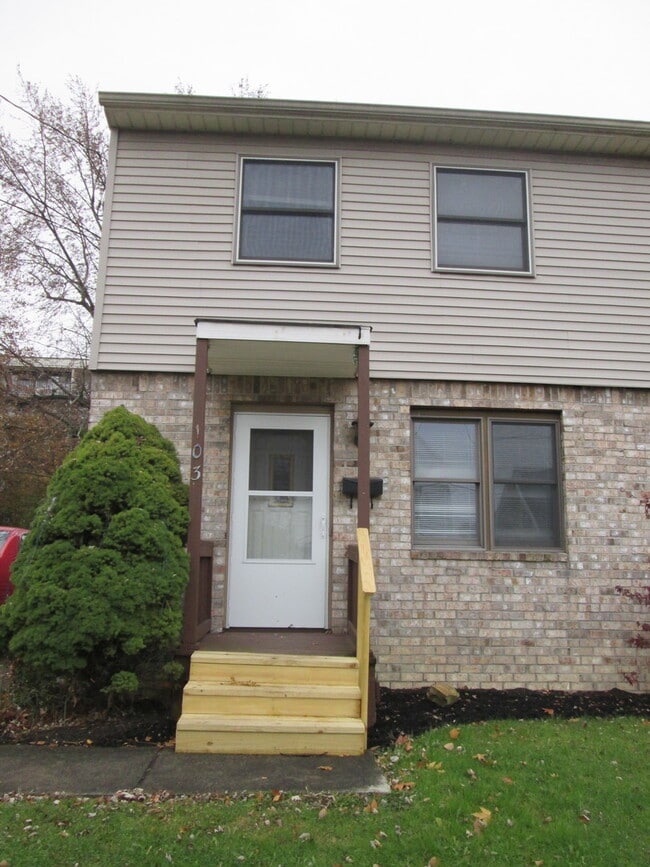 Building Photo - 103 Hazel St