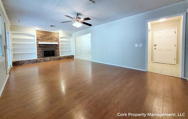 Foto del edificio - 3905 Whispering Heights Dr