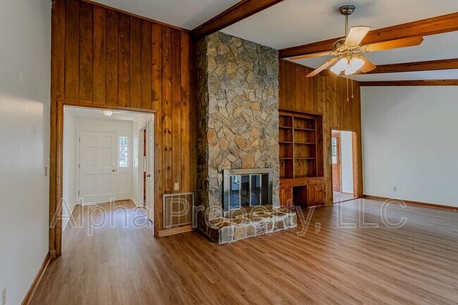 Foto del edificio - 106 Steeplechase Ct