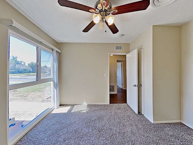 Building Photo - 9256 Swinton Ave