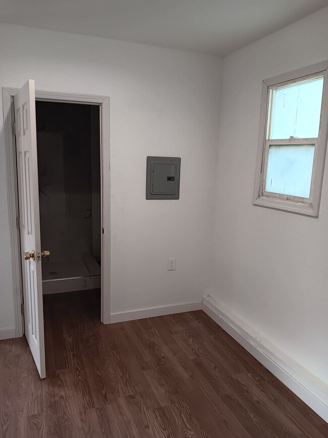 Building Photo - 44277 Carolside Ave