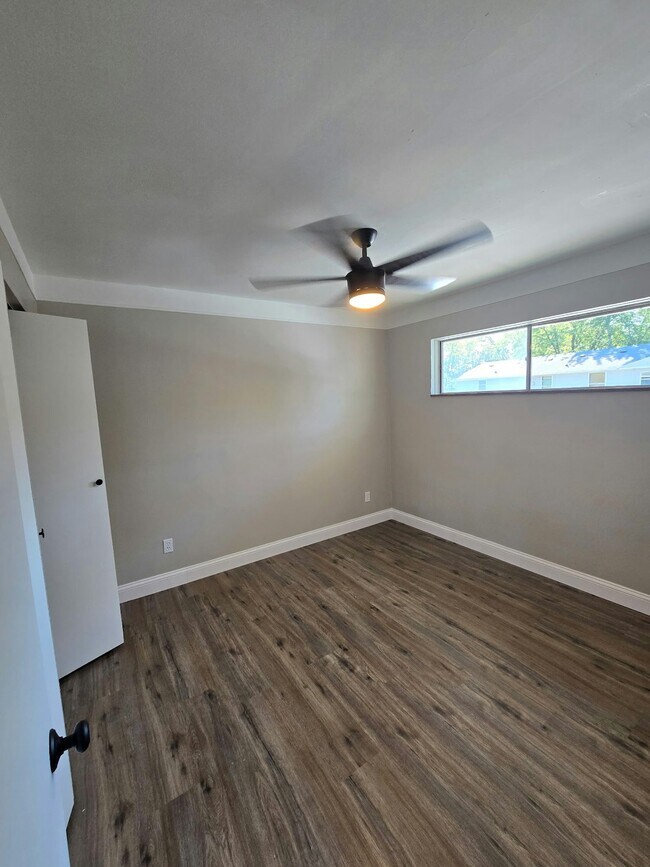 Foto del edificio - 36986 Division Rd
