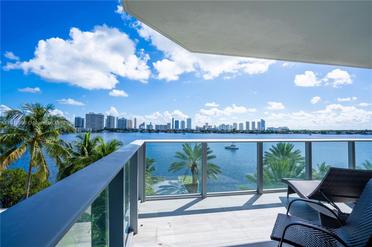 Foto principal - 17301 Biscayne Blvd