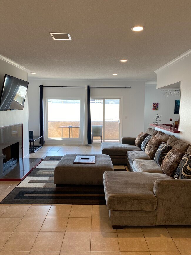 Foto del edificio - 6240 Whitsett Ave