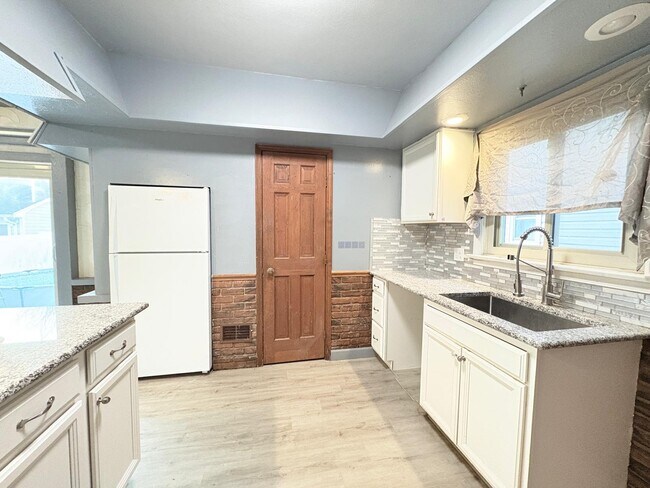 Foto del edificio - 3627 Hazelhurst Ave